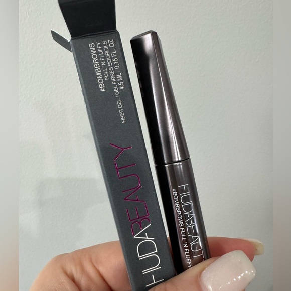Huda Beauty Bombbrows - Picture 1 of 3